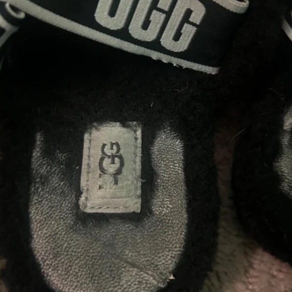 Worn ugg slides - Picture 2 of 5